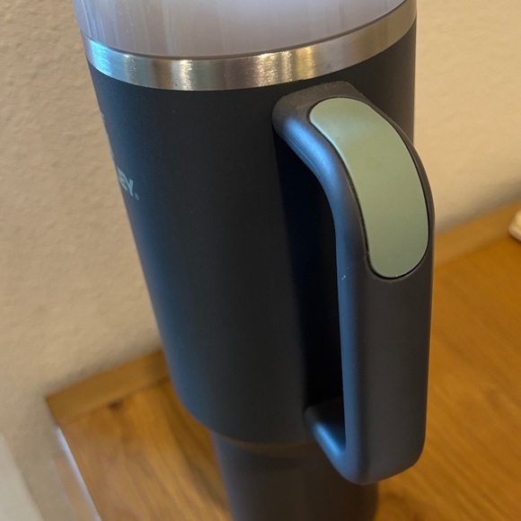 Stanley 40oz Charcoal grey and mint sage green with straw - Picture 6 of 8